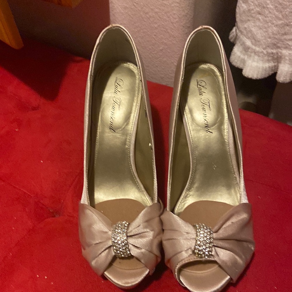 Champagne colored statin heels.